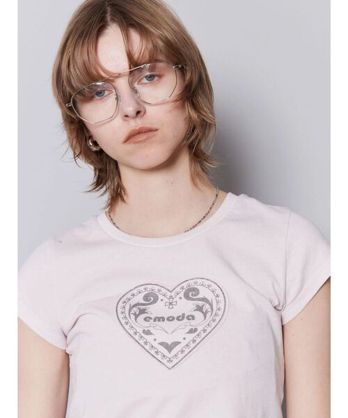 EMODA(エモダ)の「エンブレムハートパッチTシャツ(Tシャツ/カットソー・レディース・ブラック/ブルー/ピンク/ホワイト・FREE)」の13枚目の写真