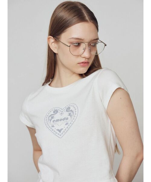 EMODA（エモダ）の「エンブレムハートパッチTシャツ（Tシャツ/カットソー・レディース・ブラック/ブルー/ピンク/ホワイト・FREE）」の5枚目の写真