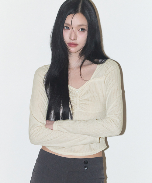 ILLIGO(イリゴ)の「ローズシャーリングロングスリーブクリーム(Tシャツ/カットソー・レディース・その他・OS)」の3枚目の写真