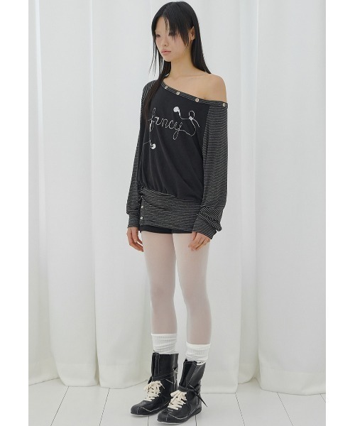 FANCY CLUB(ファンシークラブ)の「A'GEM/9 × .kom 『FANCY CLUB/ファンシークラブ』DRAWING STRIPE OFF-SHOULDER/ドローイングストライプオフショルダー(Tシャツ/カットソー・レディース・ブラック/グレー・FREE)」の9枚目の写真