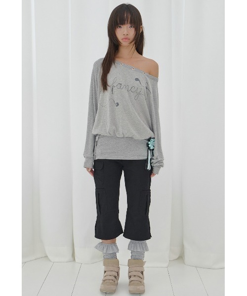 FANCY CLUB(ファンシークラブ)の「A'GEM/9 × .kom 『FANCY CLUB/ファンシークラブ』DRAWING STRIPE OFF-SHOULDER/ドローイングストライプオフショルダー(Tシャツ/カットソー・レディース・ブラック/グレー・FREE)」の12枚目の写真