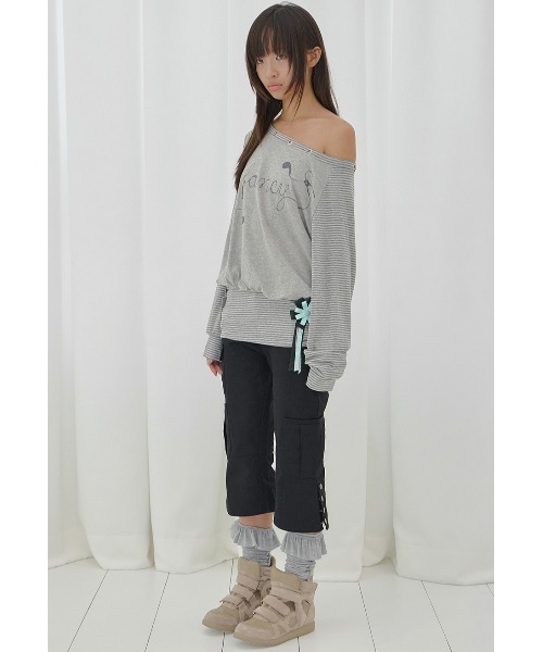 FANCY CLUB(ファンシークラブ)の「A'GEM/9 × .kom 『FANCY CLUB/ファンシークラブ』DRAWING STRIPE OFF-SHOULDER/ドローイングストライプオフショルダー(Tシャツ/カットソー・レディース・ブラック/グレー・FREE)」の13枚目の写真
