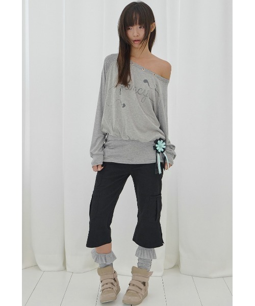 FANCY CLUB(ファンシークラブ)の「A'GEM/9 × .kom 『FANCY CLUB/ファンシークラブ』DRAWING STRIPE OFF-SHOULDER/ドローイングストライプオフショルダー(Tシャツ/カットソー・レディース・ブラック/グレー・FREE)」の15枚目の写真
