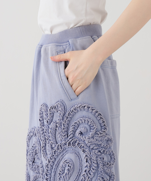 TAAKK(ターク)の「TAAKK SCULPTURAL EMBROIDERY WIDE PANTS TA26SS-PT070:パンツ(スウェットパンツ・レディース・ブルー・X-SMALL)」の10枚目の写真