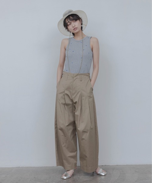 Eimee Law(エイミーロウ)の「ハート刺繍タンクトップ(タンクトップ・レディース・グレー/オフホワイト/グレイッシュベージュ/ブラック・FREE)」の12枚目の写真