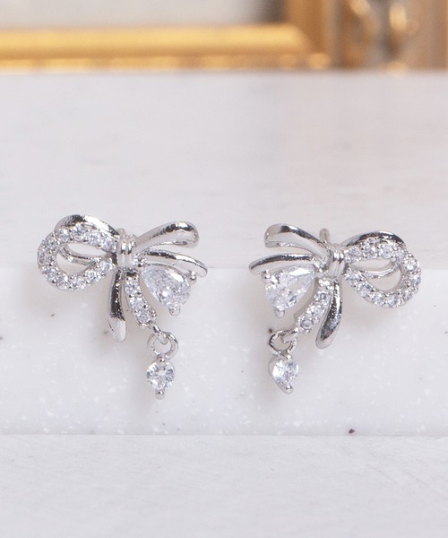 Peony（ピオニー）の「【Peony/ピオニー】デザインリボン　ラインストーンミックスピアス（ピアス（両耳用）・レディース・シルバー/ゴールド・FREE）」の6枚目の写真