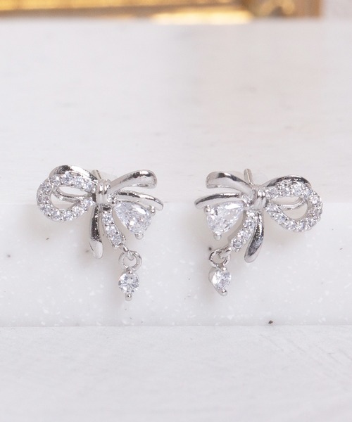 Peony（ピオニー）の「【Peony/ピオニー】デザインリボン　ラインストーンミックスピアス（ピアス（両耳用）・レディース・シルバー/ゴールド・FREE）」の7枚目の写真