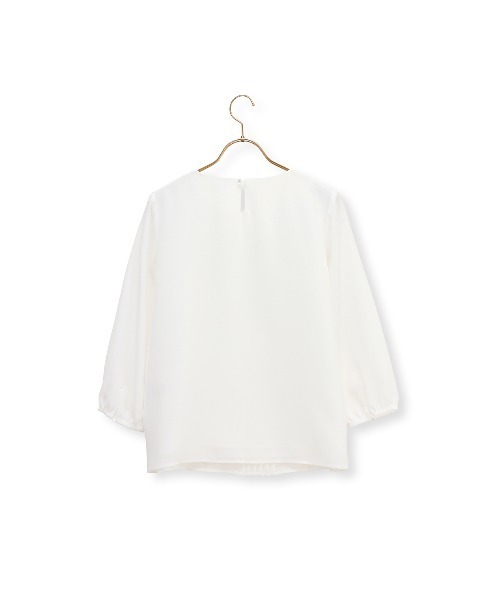 AOYAMA(アオヤマ)の「アクセサリー付きプリーツブラウス【2WAY/7分袖/裏地あり/洗える】(シャツ/ブラウス・レディース・ホワイト/ブルー・M/L/LL)」の5枚目の写真