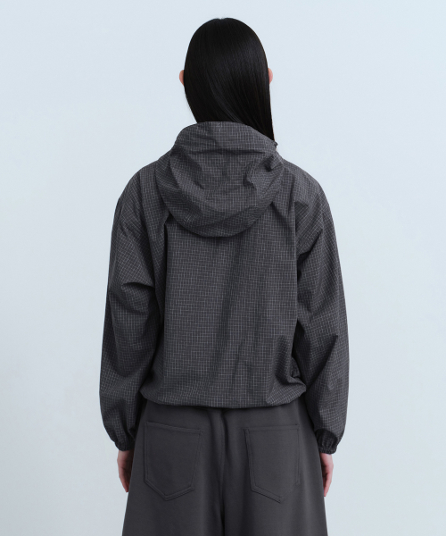 MUSINSA STANDARD WOMAN（ムシンサスタンダードウーマン）の「ウィメンズグリッドチェックウィンドブレーカー[グレー]（ナイロンジャケット・レディース・その他・SMALL/MEDIUM/LARGE）」の3枚目の写真