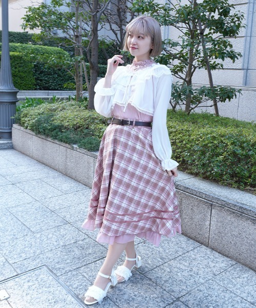 axes femme POETIQUE（アクシーズファムポエティック）の「ベルト付きサーキュラーＳＫ（スカート・レディース・サックスブルー/グレー/ピンク・MEDIUM）」の12枚目の写真