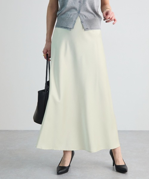 Futier land(フューティアランド)の「【新色追加】上品なツヤ感。落ち感サテンロングスカート / フレアスカート(スカート・レディース・ホワイト/ブルー/ピンク/オフホワイト/ブラウン/グレイッシュベージュ/ブラック・MEDIUM/LARGE)」の11枚目の写真