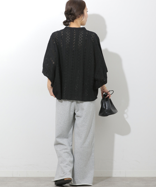 JOURNAL STANDARD relume(ジャーナルスタンダード レリューム)の「コットンカットワーク刺繍ポンチョブラウス(シャツ/ブラウス・レディース・ホワイト系その他/ブラック系その他・FREE)」の5枚目の写真