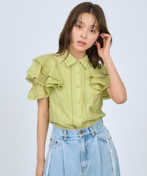 AND COUTURE(アンドクチュール)の「ラッフルスリーブシャツブラウス(シャツ/ブラウス・レディース・グリーン/オフホワイト/ブルー・FREE)」の12枚目の写真