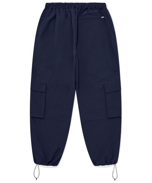 YALE（イェール）の「ナイロンスポーティカーゴパンツネイビー（スウェットパンツ・レディース・その他・LARGE/MEDIUM/SMALL/X-LARGE/X-SMALL/XX-LARGE）」の3枚目の写真