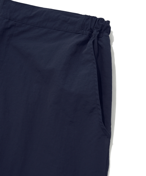 YALE（イェール）の「ナイロンスポーティカーゴパンツネイビー（スウェットパンツ・レディース・その他・LARGE/MEDIUM/SMALL/X-LARGE/X-SMALL/XX-LARGE）」の4枚目の写真