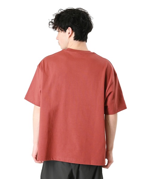 NEW BALANCE(ニューバランス)の「エンブロイダリードNBショートスリーブTシャツ(Tシャツ/カットソー・メンズ・レンガ・SMALL/MEDIUM/LARGE/X-LARGE/XX-LARGE)」の3枚目の写真