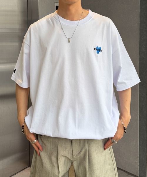 link lot(リンクロット)の「【KANGOL】ドローコード付き 胸ロゴハート刺繍 ワンポイント Tシャツ(Tシャツ/カットソー・メンズ・ブラック/ホワイト/チャコール/ネイビー・XL/M/L)」の2枚目の写真
