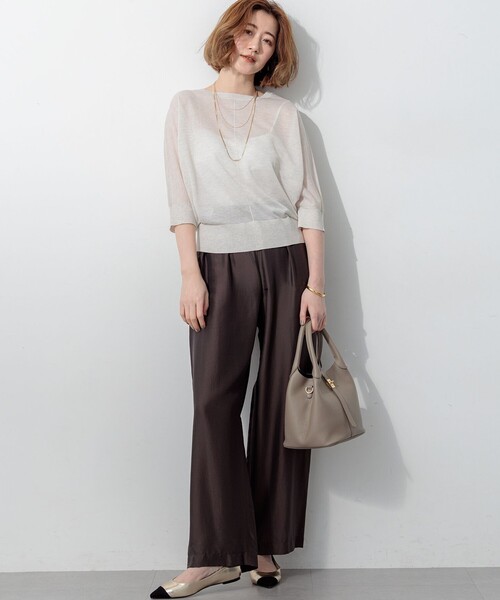 23区 L(ニジュウサンクオオキイサイズ)の「シャイニーシアー ドルマンスリーブ 2WAY カーディガン(カーディガン/ボレロ・レディース・ライトグレー系/ブラック系/ダークブラウン系/ダルブルー系/ライトグリーン系/ブラウン系・44/46)」の10枚目の写真