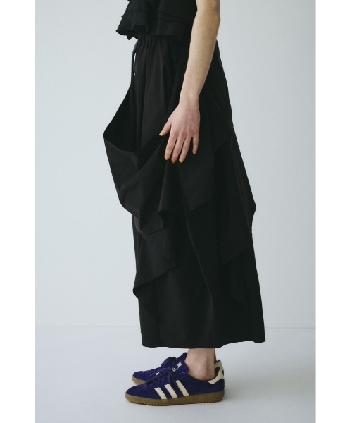 HeRIN.CYE(ヘリンドットサイ)の「Deformation cocoon skirt / ディフォメーションコクーンスカート(スカート・レディース・ホワイト/ブラック・FREE)」の5枚目の写真