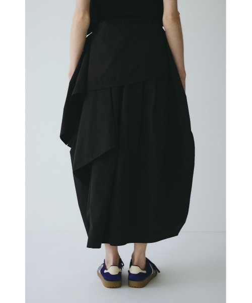 HeRIN.CYE(ヘリンドットサイ)の「Deformation cocoon skirt / ディフォメーションコクーンスカート(スカート・レディース・ホワイト/ブラック・FREE)」の6枚目の写真
