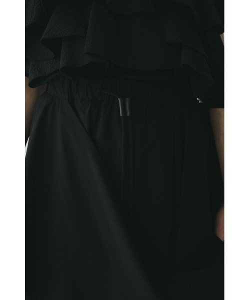 HeRIN.CYE(ヘリンドットサイ)の「Deformation cocoon skirt / ディフォメーションコクーンスカート(スカート・レディース・ホワイト/ブラック・FREE)」の8枚目の写真