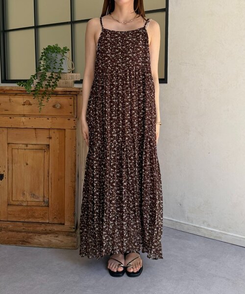 Thevon(ゼボン)の「ワッシャープリーツキャミワンピース(ワンピース・レディース・ブラック/サックスブルー/ブラック系その他2/ブラウン・FREE)」の14枚目の写真