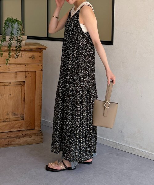Thevon(ゼボン)の「ワッシャープリーツキャミワンピース(ワンピース・レディース・ブラック/サックスブルー/ブラック系その他2/ブラウン・FREE)」の21枚目の写真