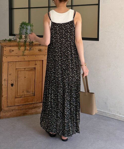 Thevon(ゼボン)の「ワッシャープリーツキャミワンピース(ワンピース・レディース・ブラック/サックスブルー/ブラック系その他2/ブラウン・FREE)」の22枚目の写真