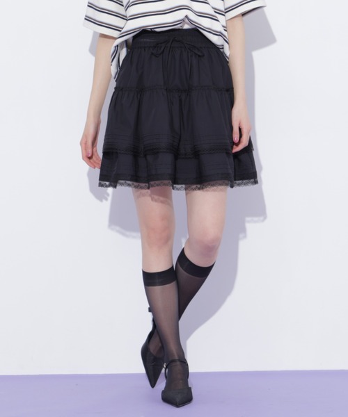 JILL by JILL STUART(ジルバイジルスチュアート)の「レースフリルミニティアードスカート(スカート・レディース・ブラック/ホワイト・FREE)」の9枚目の写真