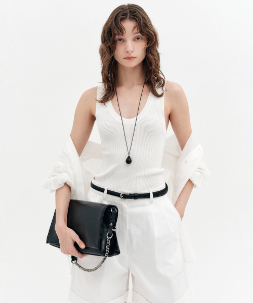 LOOKAST(ルックキャスト)の「シルビー スリーブレスニット / SYLVIE SLEEVELESS KNIT_3カラー(ニット/セーター・レディース・ブラック/ネイビー/ホワイト・SMALL/MEDIUM)」の4枚目の写真