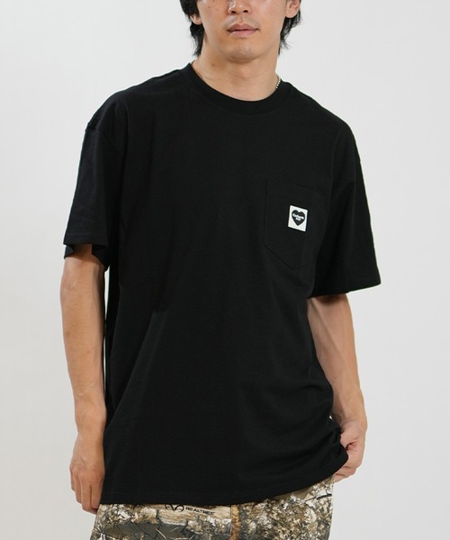 Carhartt（カーハート）の「Carhartt WIP/カーハートダブリューアイピー 半袖 Tシャツ ポケT ショートスリーブポケットハートTシャツ S/S Pocket Heart T-Shirt I032128（Tシャツ/カットソー・メンズ・ホワイト×レッド/ブラック×ブラック/ブラック系その他/ホワイト系その他・S/M/L/XL）」の3枚目の写真