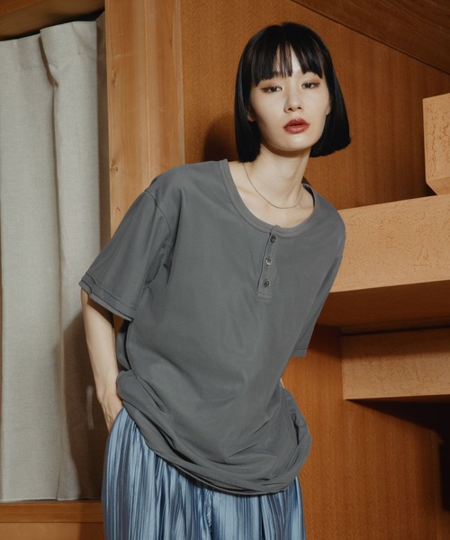 HARE(ハレ)の「シアーレイヤードヘンリーネックカット(HARE)(Tシャツ/カットソー・メンズ・グレー/カーキ/ブラック・FREE)」の18枚目の写真