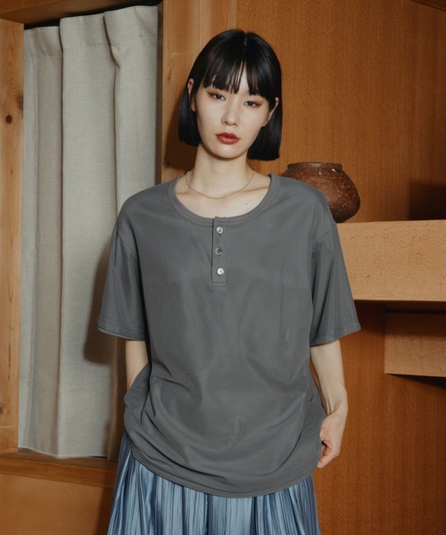 HARE(ハレ)の「シアーレイヤードヘンリーネックカット(HARE)(Tシャツ/カットソー・メンズ・グレー/カーキ/ブラック・FREE)」の8枚目の写真