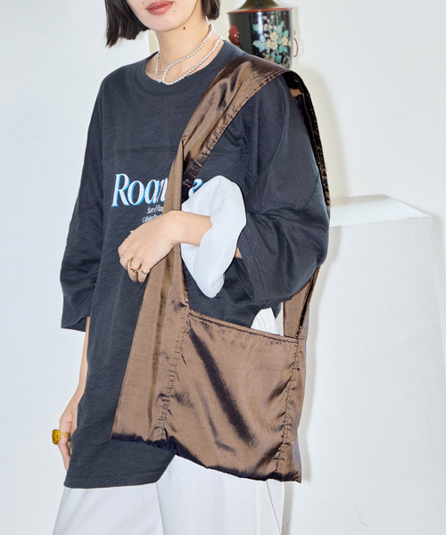 CITYSHOP（シティーショップ）の「COMING OF AGE REVERSIBLE FLAT CROSSBODY #1013：ボディバッグ（ボディバッグ/ウエストポーチ・レディース・ブラウン・FREE）」の4枚目の写真
