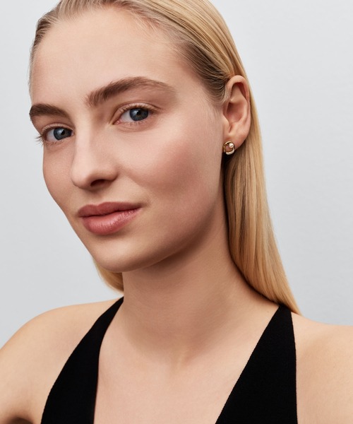 PANDORA(パンドラ)の「オーガニカリー シェイプド パヴェ サークル & パール スタッド ピアス(ピアス(両耳用)・レディース・イエローゴールド・FREE)」の2枚目の写真