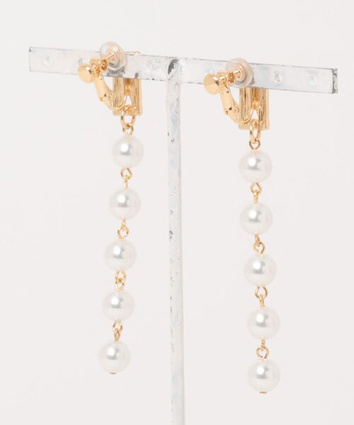 tone(トーン)の「【As】【アレルギー対応】NO.211 レクタングル ゆらゆら ロングボール イヤリング(ニッケルフリー)(MA)(イヤリング・レディース・ゴールド系2/ゴールド系3/ゴールド・FREE)」の4枚目の写真