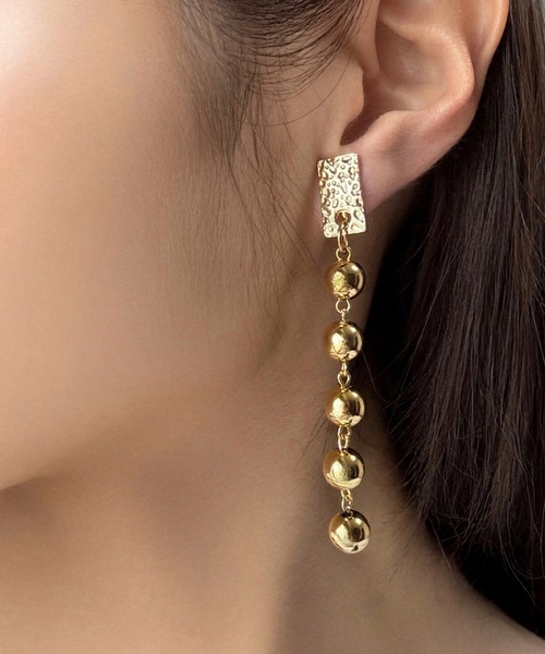 tone(トーン)の「【As】【アレルギー対応】NO.211 レクタングル ゆらゆら ロングボール イヤリング(ニッケルフリー)(MA)(イヤリング・レディース・ゴールド系2/ゴールド系3/ゴールド・FREE)」の2枚目の写真