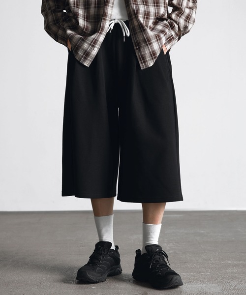 NAKER(ネイカー)の「サイドタックワイドスウェットショーツ(その他パンツ・メンズ・ブラック/杢グレー・M/XL/L/S)」の2枚目の写真