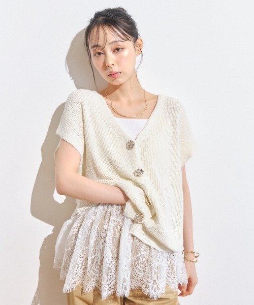 Anclear oui(アンクリアウィ)の「2WAYゴールドボタンニットベスト(ベスト・レディース・ホワイト/ベージュ/ブラック・F)」の5枚目の写真