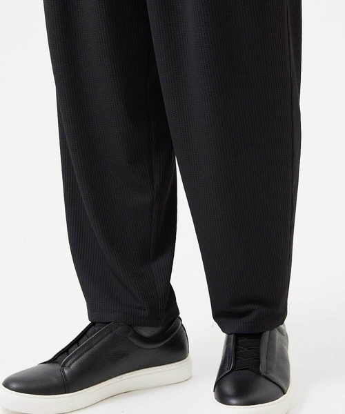 MICHEL KLEIN HOMME (ミッシェルクランオム)の「サッカーストライプ織りワイドパンツ(スラックス・メンズ・ブラック/ダークグレー・MEDIUM/LARGE/X-LARGE)」の4枚目の写真