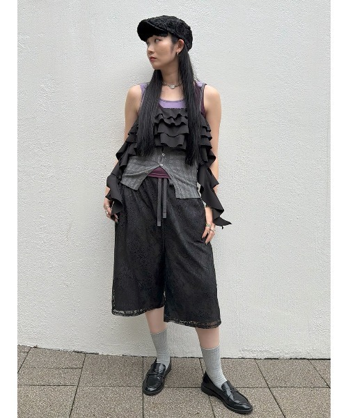 ELCHELE(エルチェレ)の「FRENCH TERRY×LACE HALF PANTS(その他パンツ・レディース・ホワイト/ブラック・38/36)」の3枚目の写真