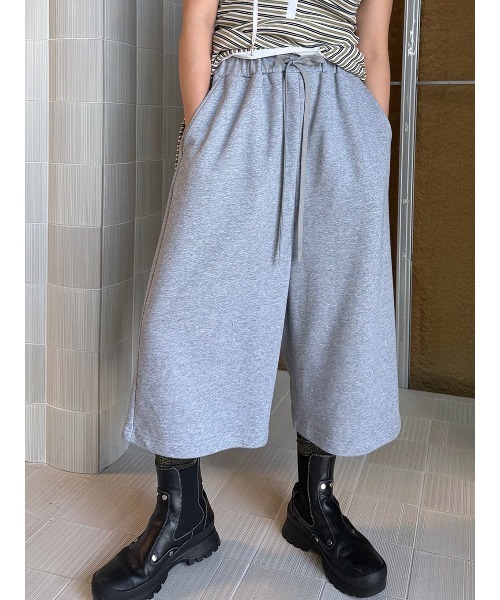 ELCHELE(エルチェレ)の「FRENCH TERRY×LACE HALF PANTS(その他パンツ・レディース・ホワイト/ブラック・38/36)」の6枚目の写真