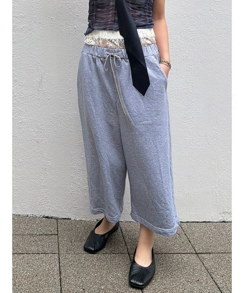 ELCHELE(エルチェレ)の「FRENCH TERRY×LACE HALF PANTS(その他パンツ・レディース・ホワイト/ブラック・38/36)」の4枚目の写真