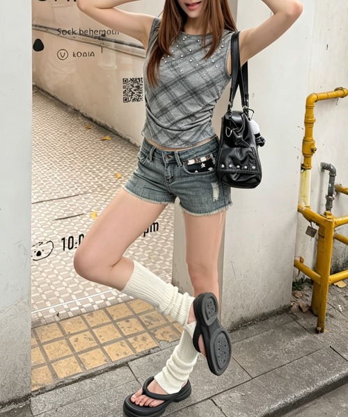 Chiina(チーナ)の「【Chiina】スタッズデザインチェックトップス(Tシャツ/カットソー・レディース・ブラック/グレー/ブラウン/ライトイエロー/ホワイト・FREE)」の20枚目の写真
