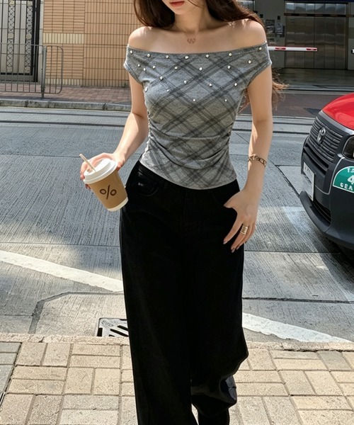 Chiina(チーナ)の「【Chiina】スタッズデザインチェックトップス(Tシャツ/カットソー・レディース・ブラック/グレー/ブラウン/ライトイエロー/ホワイト・FREE)」の22枚目の写真