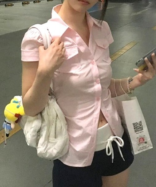 Vipoa(ヴィポア)の「Waist tuck slim shirt(シャツ/ブラウス・レディース・グレー系その他/ブルー系その他/ピンク・FREE)」の1枚目の写真