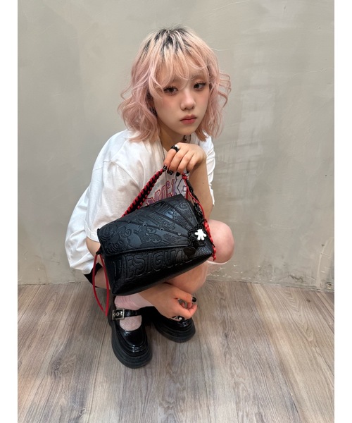 Desigual(デシグアル)の「Disney Embossed Flap Handbag/ディズニー エンボス フラップハンドバッグ 黒(ハンドバッグ・レディース・ブラック・FREE)」の3枚目の写真