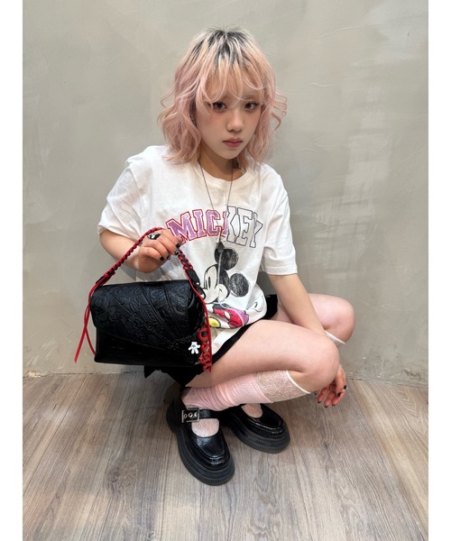 Desigual(デシグアル)の「Disney Embossed Flap Handbag/ディズニー エンボス フラップハンドバッグ 黒(ハンドバッグ・レディース・ブラック・FREE)」の5枚目の写真