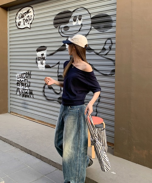 2ly2(トゥーリートゥー)の「ゆったりシルエット◎抜け感オフショルトップス(Tシャツ/カットソー・レディース・ブラック/ネイビー/イエロー・FREE)」の15枚目の写真