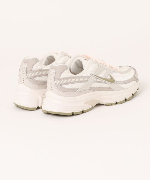 NIKE(ナイキ)の「NIKE ナイキ WMNS INITIATOR レディーススニーカー ランニングシューズ(ウィメンズイニシエーター) 394053-107 チョーク/ニュートラルオリーブ/クリーム2(スニーカー・レディース・ベージュ・23.0cm/23.5cm/24.0cm/24.5cm/25.0cm/22.5cm)」の2枚目の写真